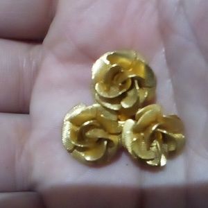Gold rose brooch